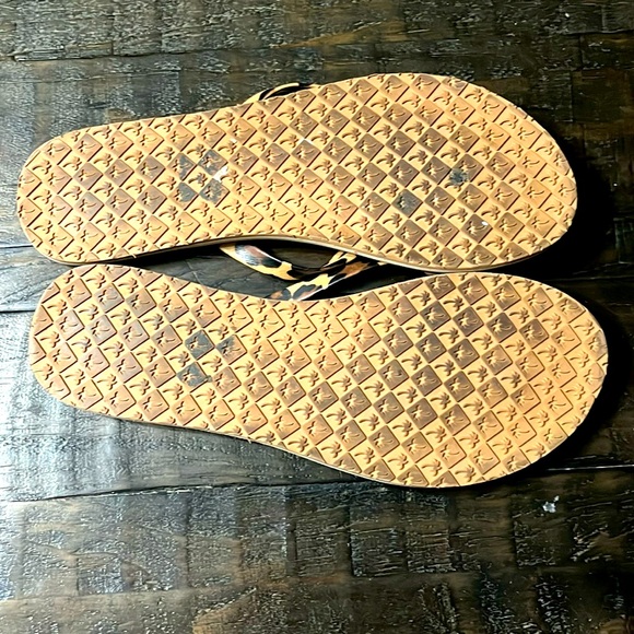 Margaritaville Leopard Strap Thong Sandals - Picture 4 of 6